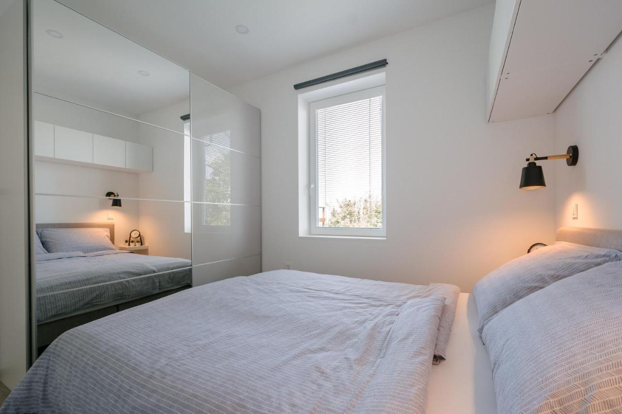 Apartment Fresh - Parking Included Izola Bagian luar foto