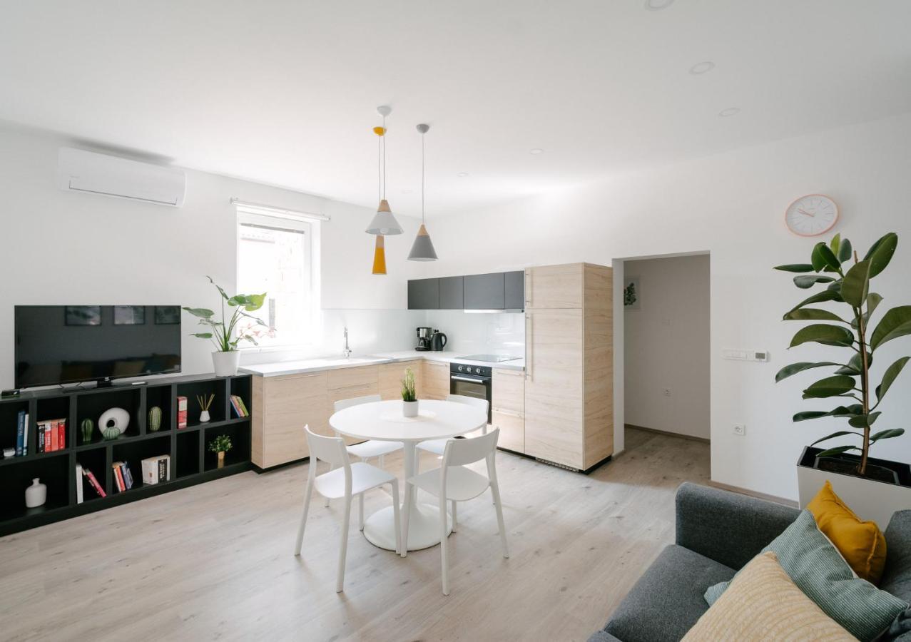 Apartment Fresh - Parking Included Izola Bagian luar foto