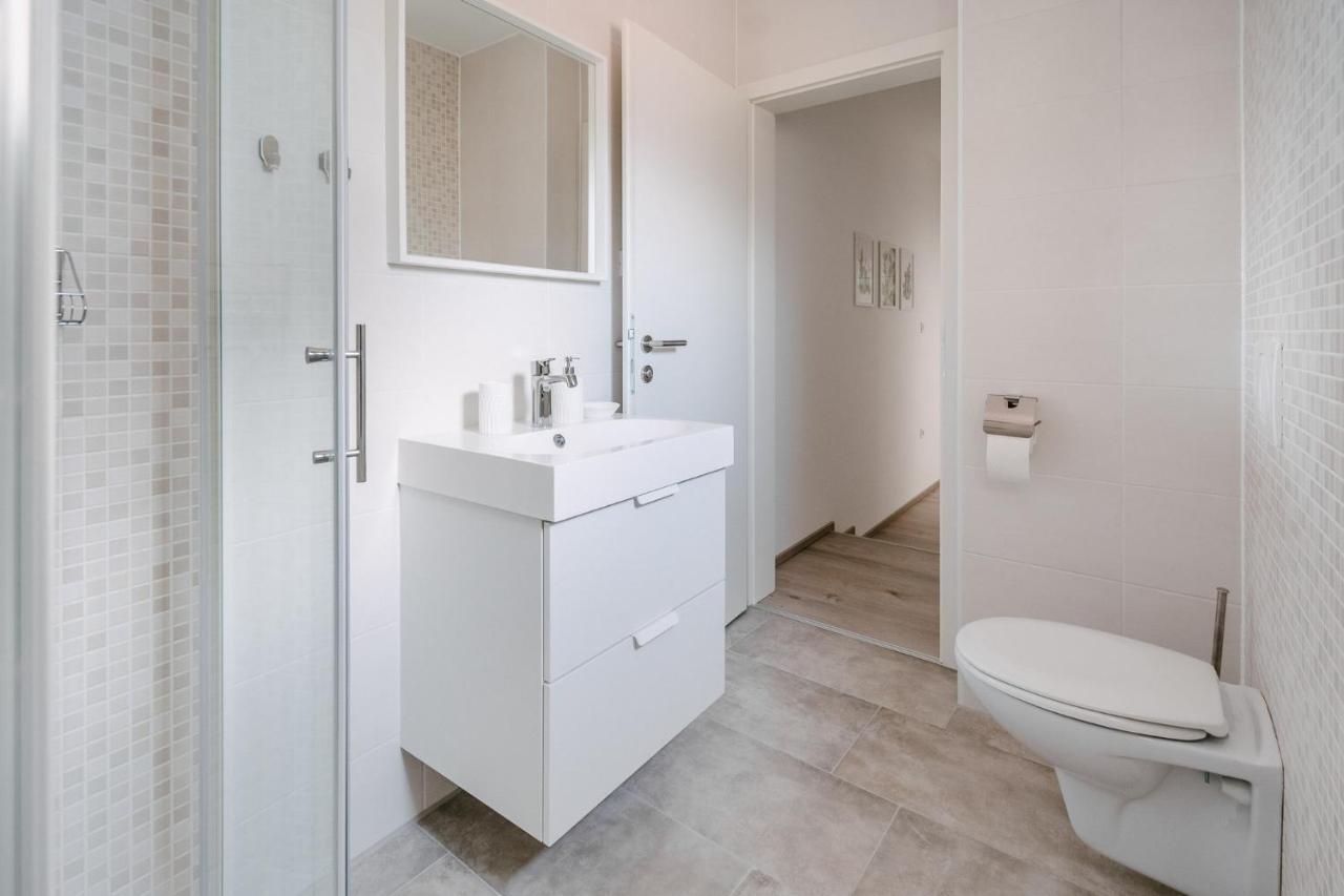 Apartment Fresh - Parking Included Izola Bagian luar foto