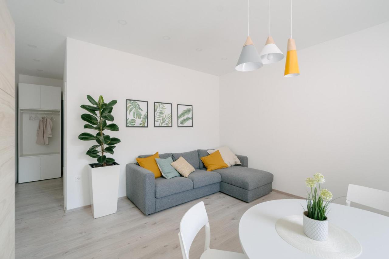 Apartment Fresh - Parking Included Izola Bagian luar foto